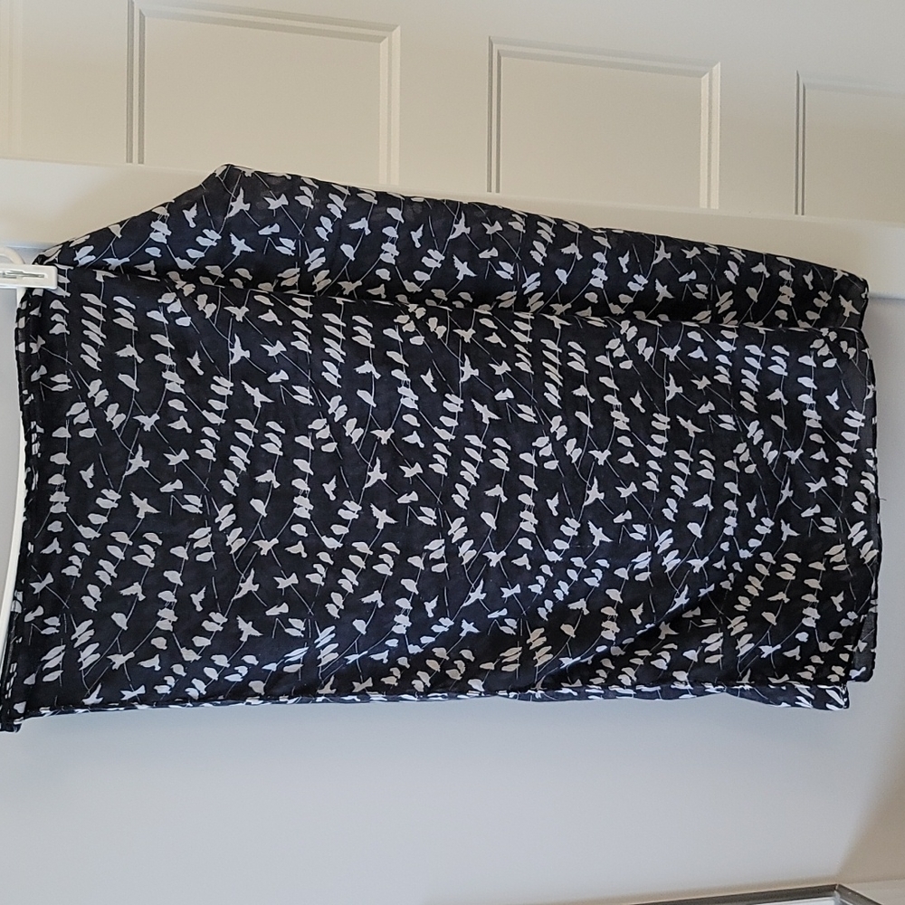 Infinity scarf with bird design